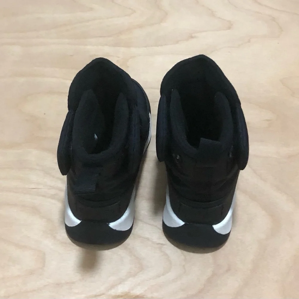 Sorel Kids Black Insulated Snow Boots Waterproof Size 8.